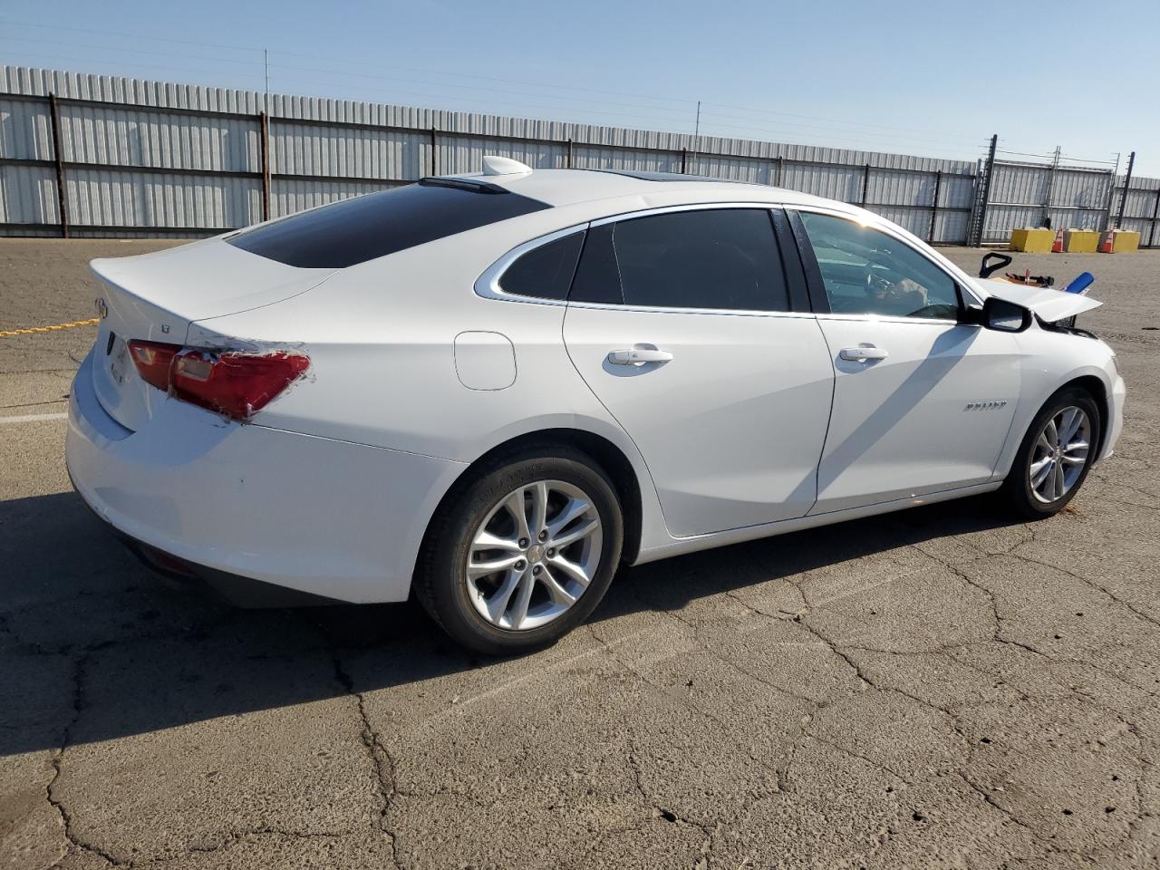 VIN 1G1ZD5ST2JF133138 2018 CHEVROLET MALIBU no.3