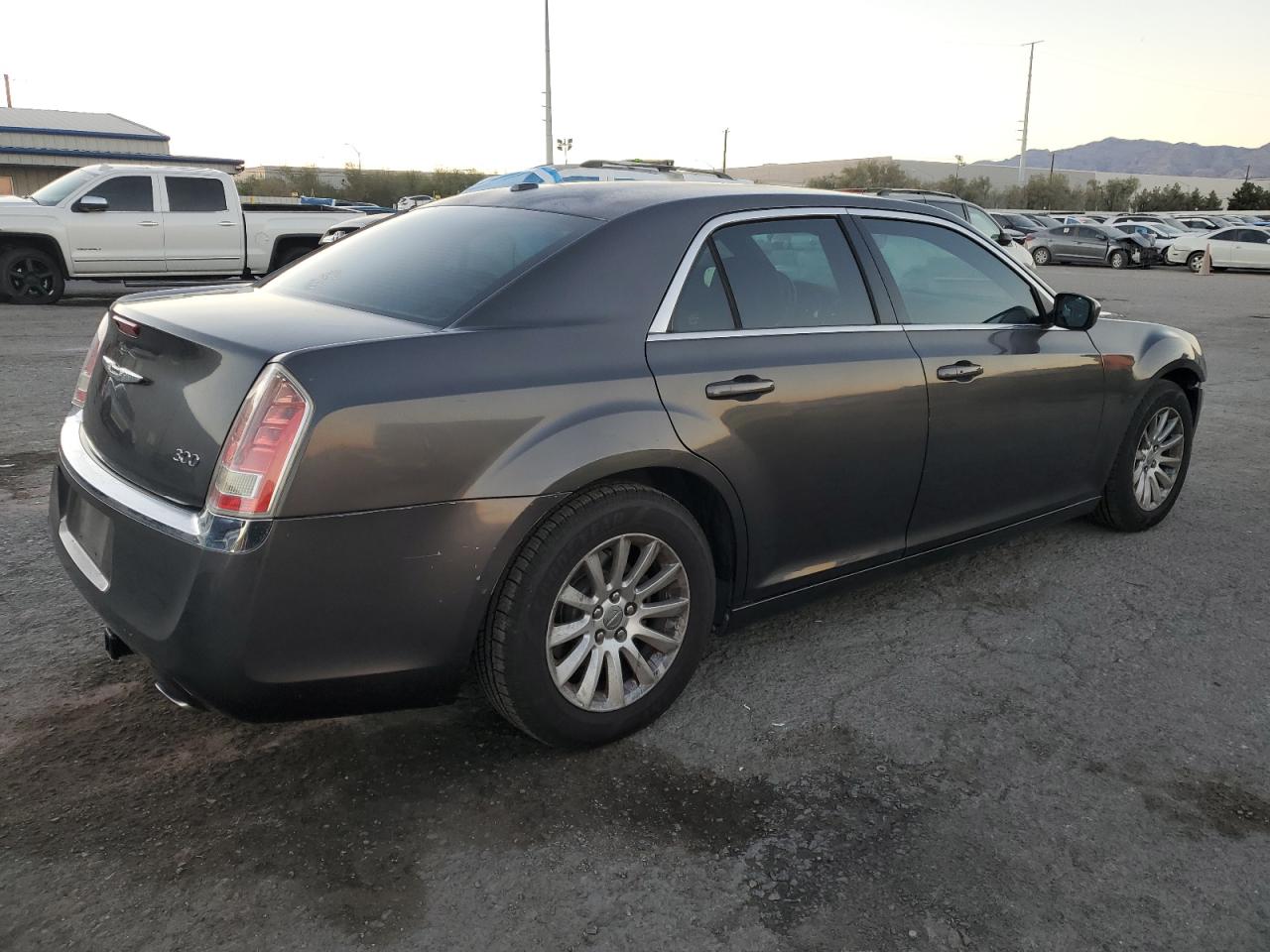 VIN 2C3CCAAG0DH572777 2013 CHRYSLER 300 no.3