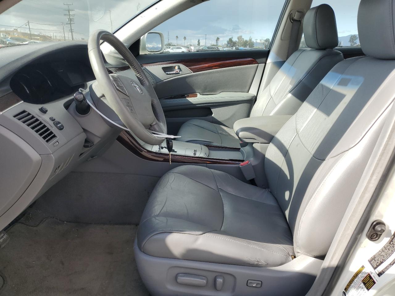 2009 Toyota Avalon - Image 7