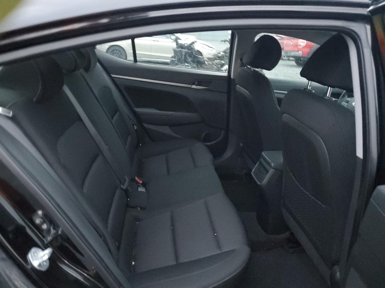 2017 Hyundai Elantra - Image 10