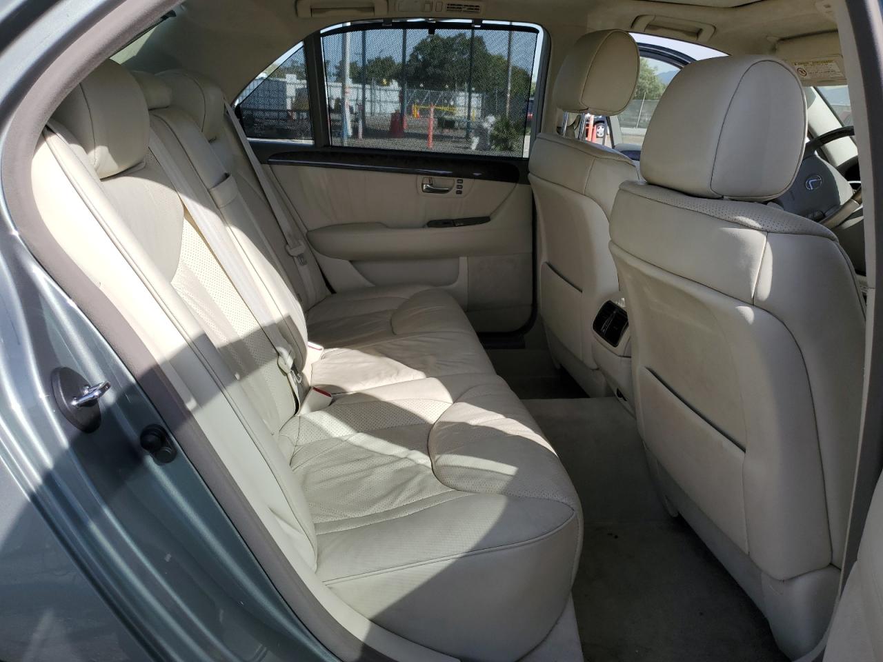 2002 Lexus LS - Image 10