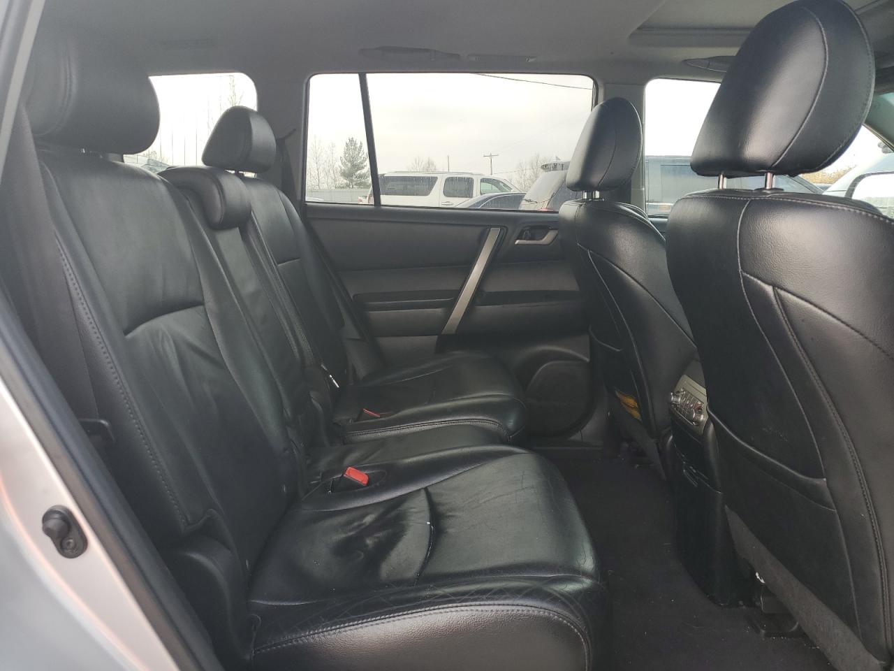 2012 Toyota Highlander - Image 11
