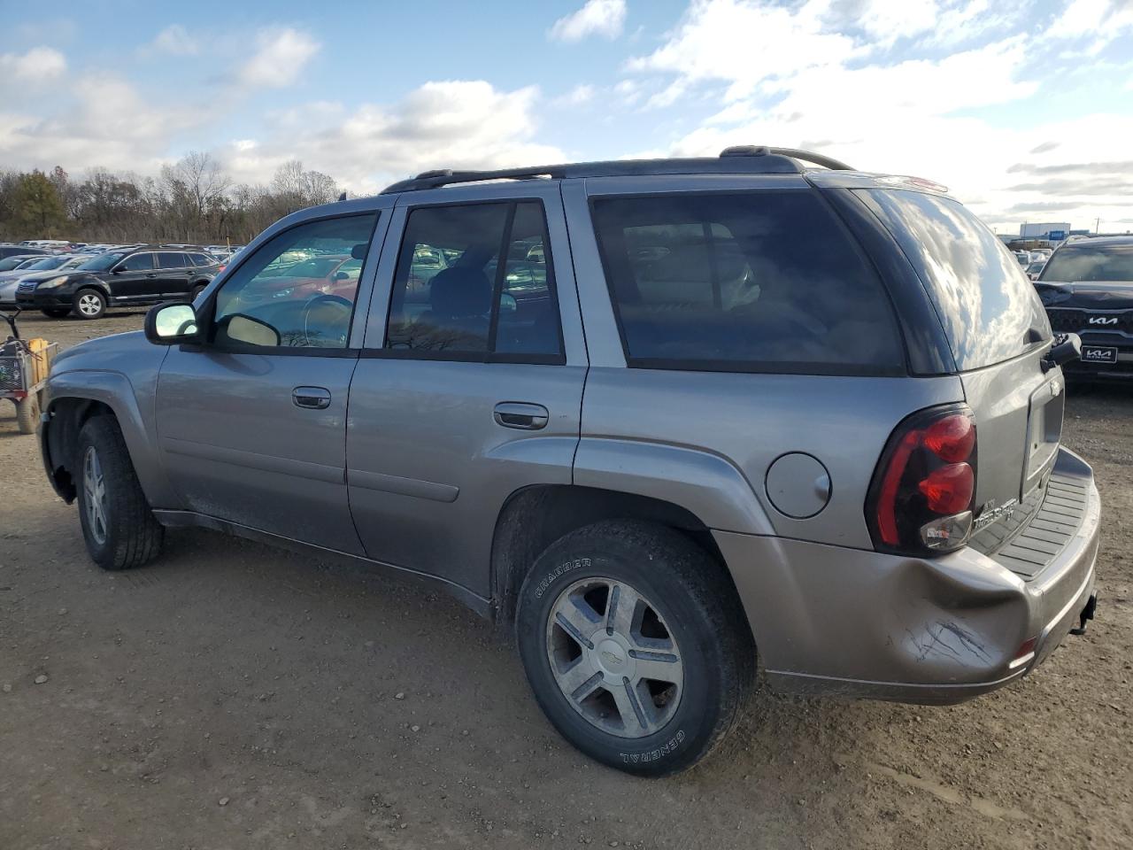 2007 Chevrolet TrailBlazer - Image 2