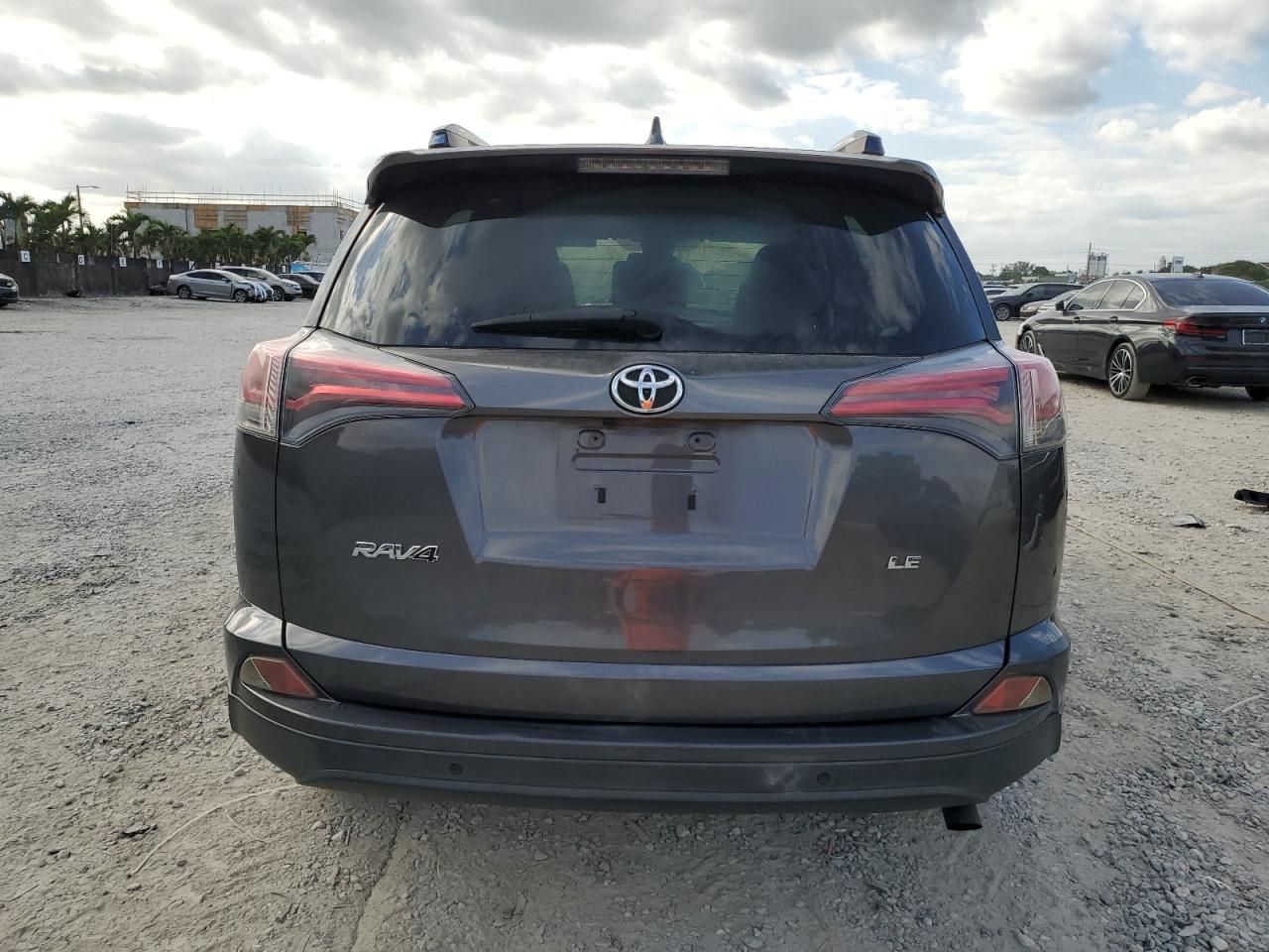 2017 Toyota RAV 4 - Image 6