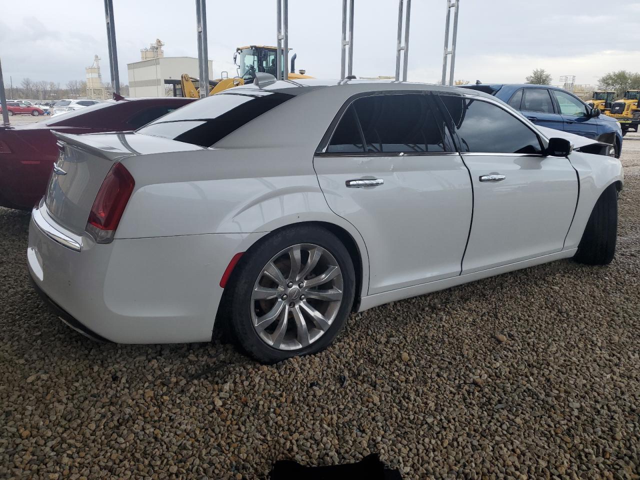 VIN 2C3CCAET8FH829999 2015 CHRYSLER 300 no.3