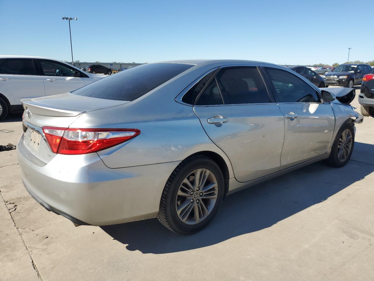 VIN 4T1BF1FK8GU530186 2016 TOYOTA CAMRY no.3