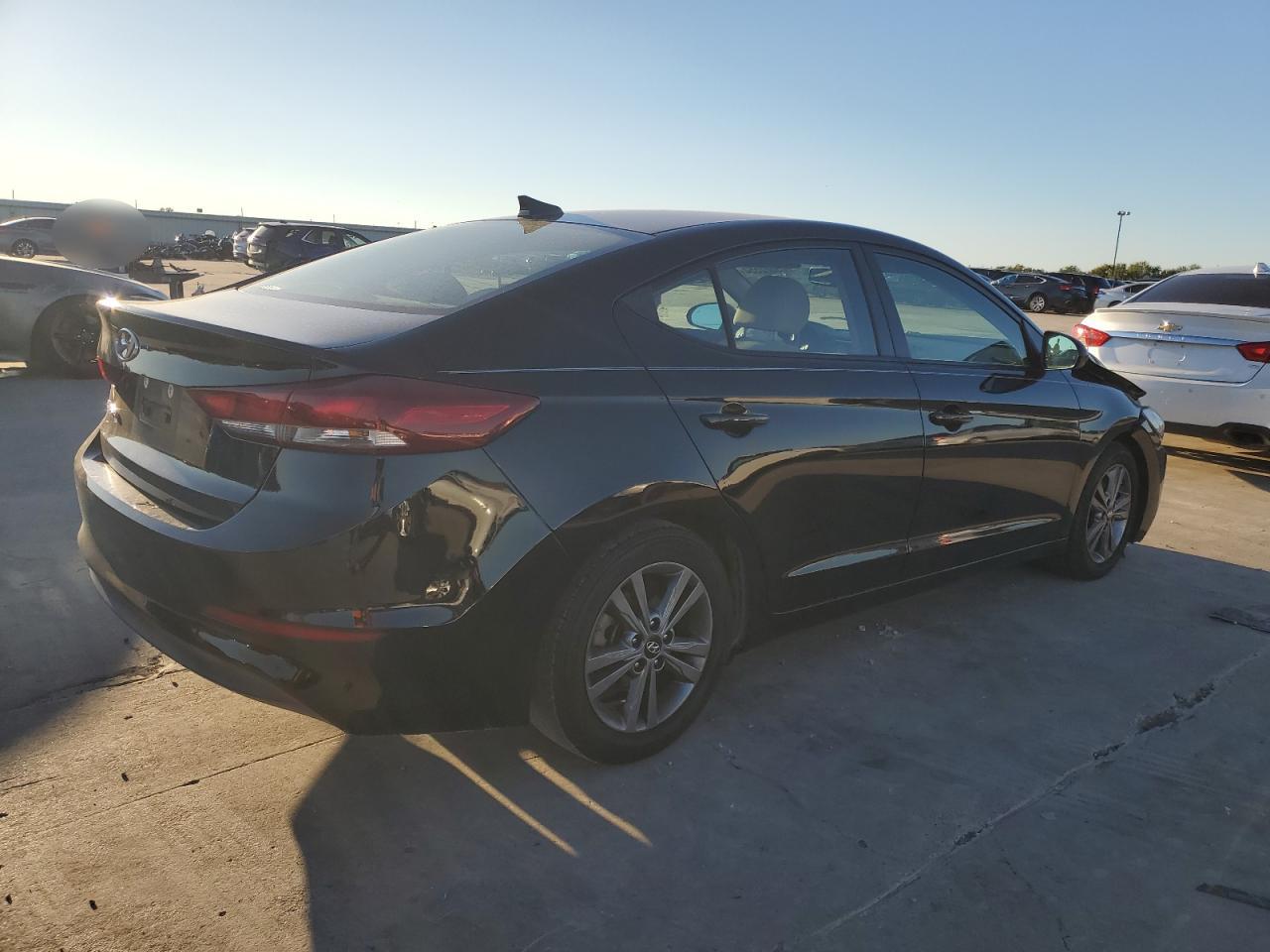 2018 Hyundai Elantra - Image 3