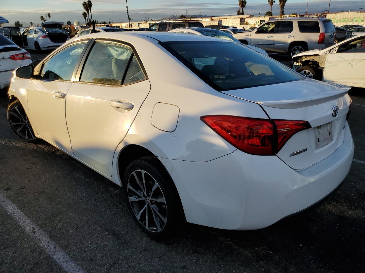 VIN 5YFBURHE9JP738839 2018 TOYOTA COROLLA no.2