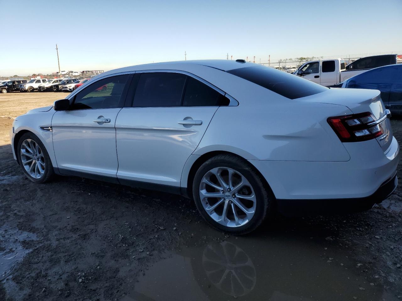 2015 Ford Taurus - Image 2