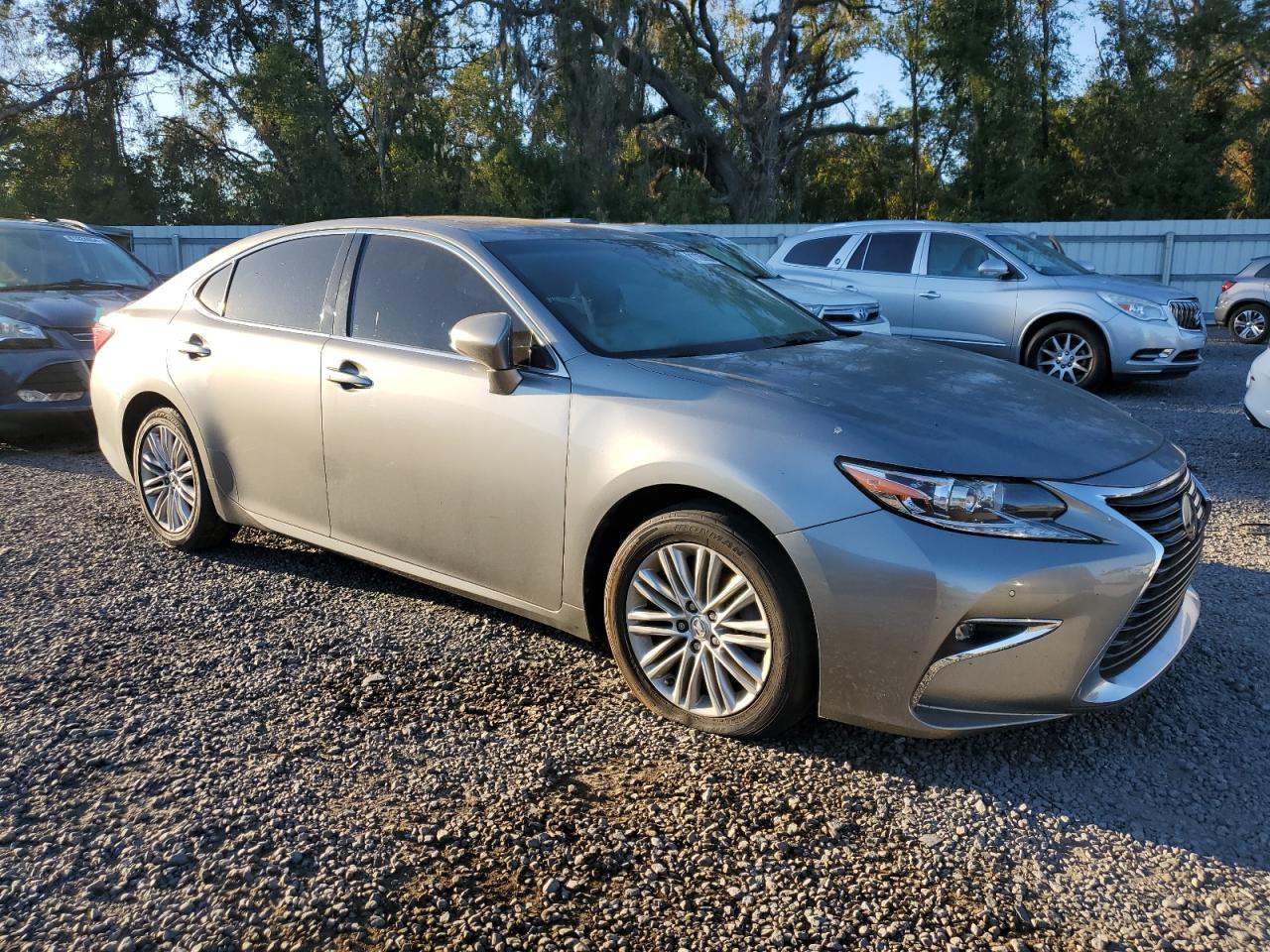 2017 Lexus ES - Image 4