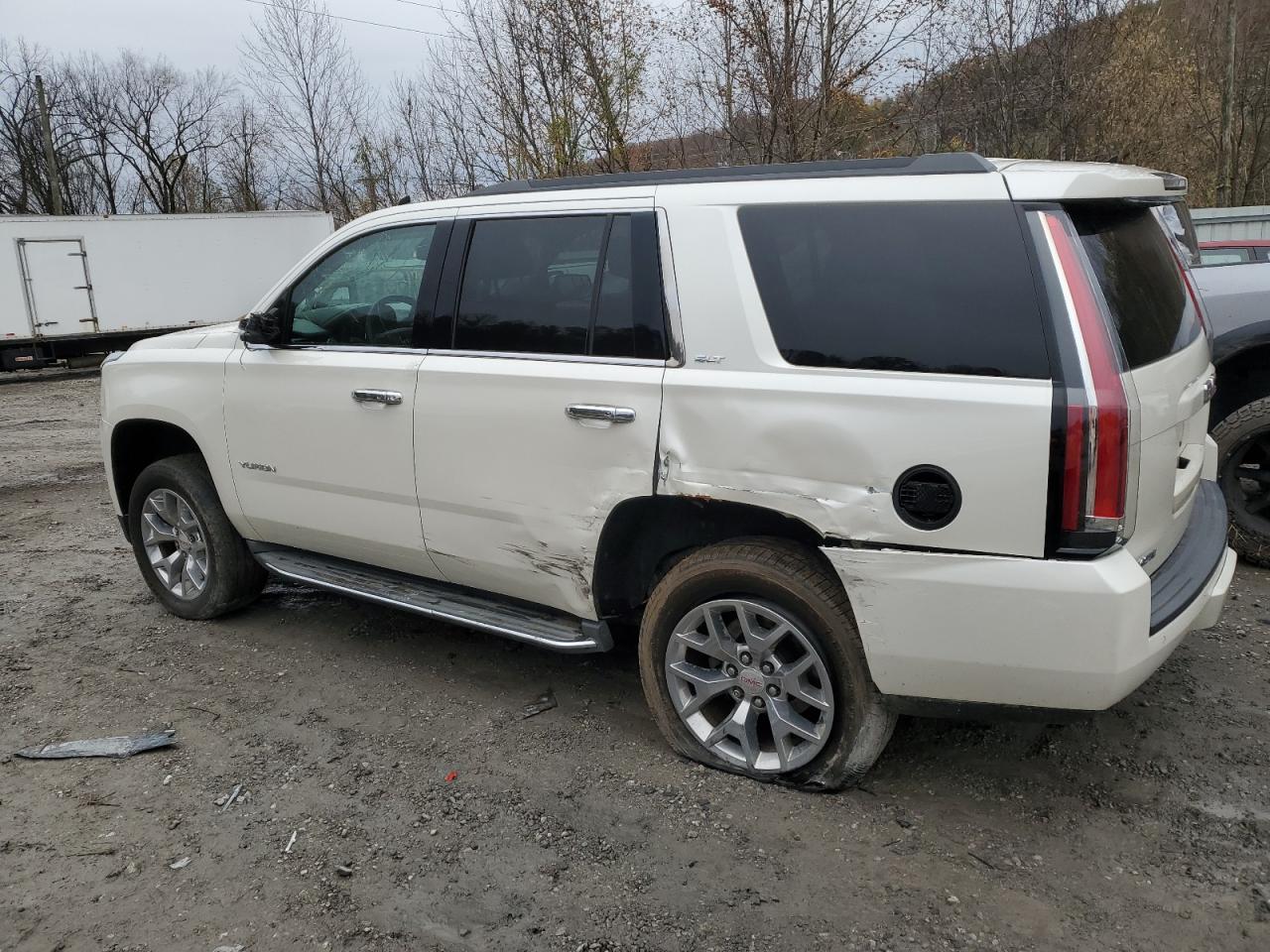 2015 GMC Yukon - Image 2