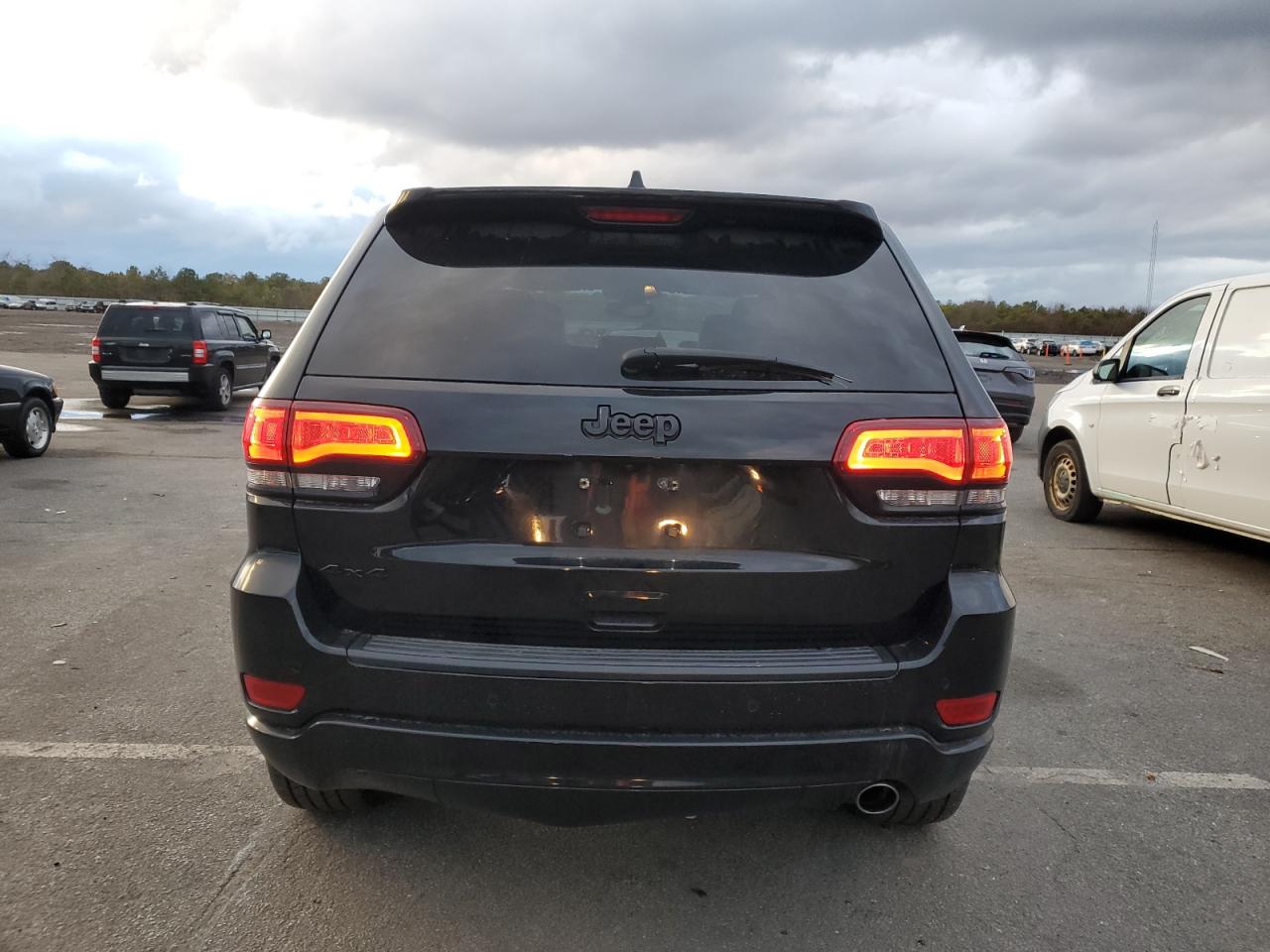 2019 Jeep Grand Cherokee - Image 6