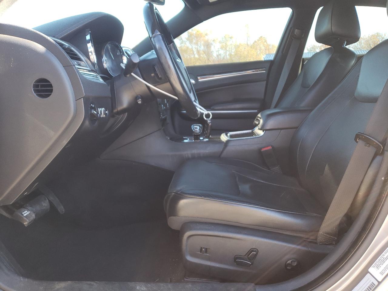 2014 Chrysler 300 - Image 7