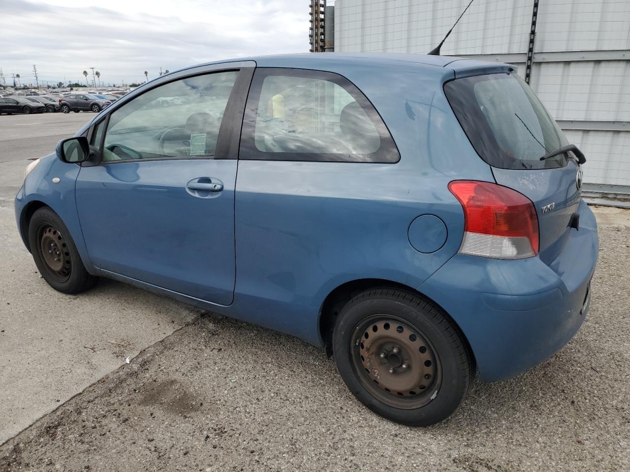 2010 Toyota Yaris - Image 2