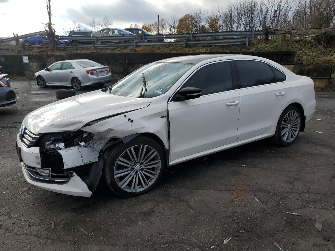 2015 Volkswagen Passat Se for Sale in Marlboro, NY - Front End