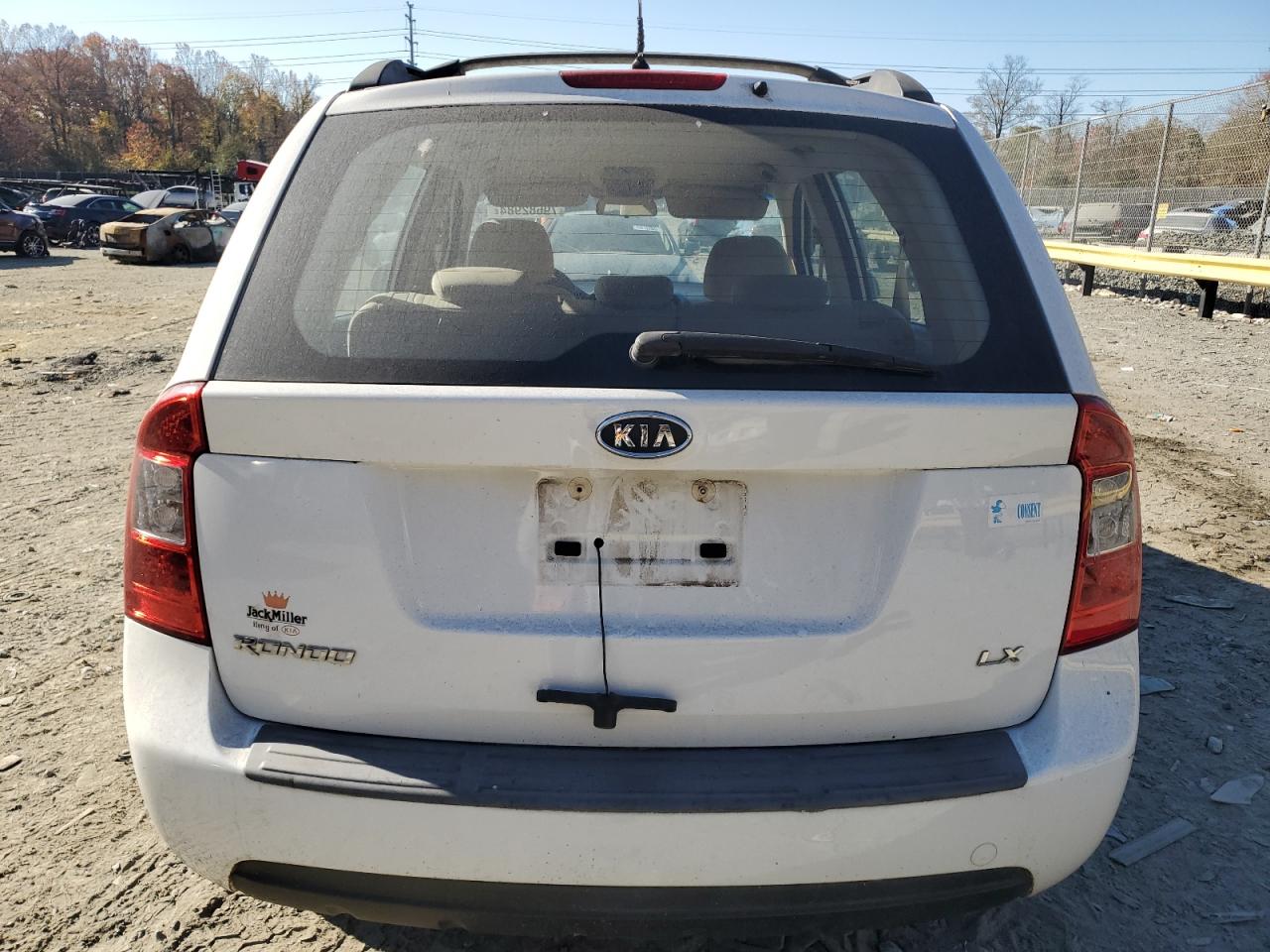 2008 Kia Rondo Base VIN: KNAFG525387174687 Lot: 79682984