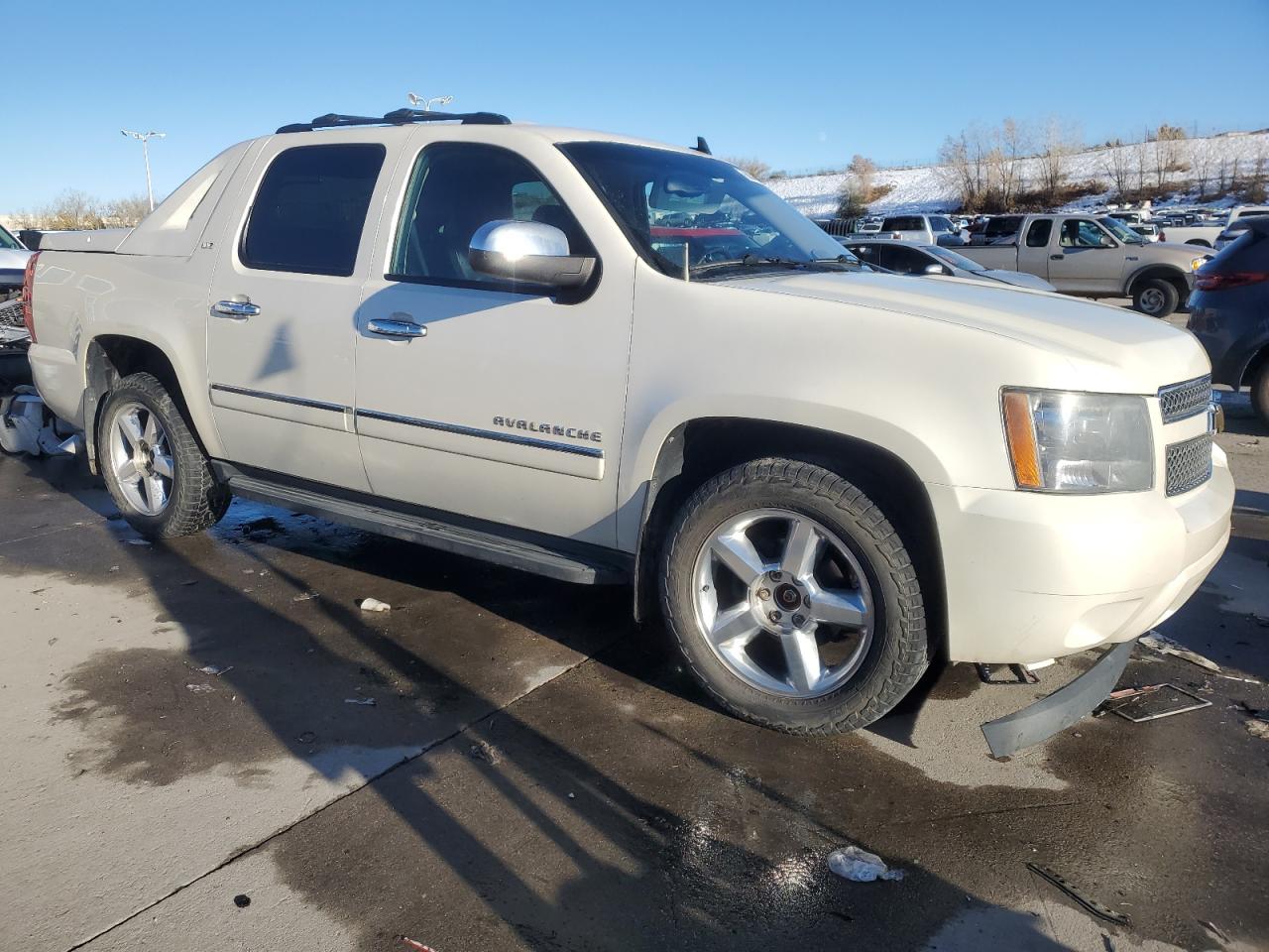 2011 Chevrolet Avalanche - Image 4