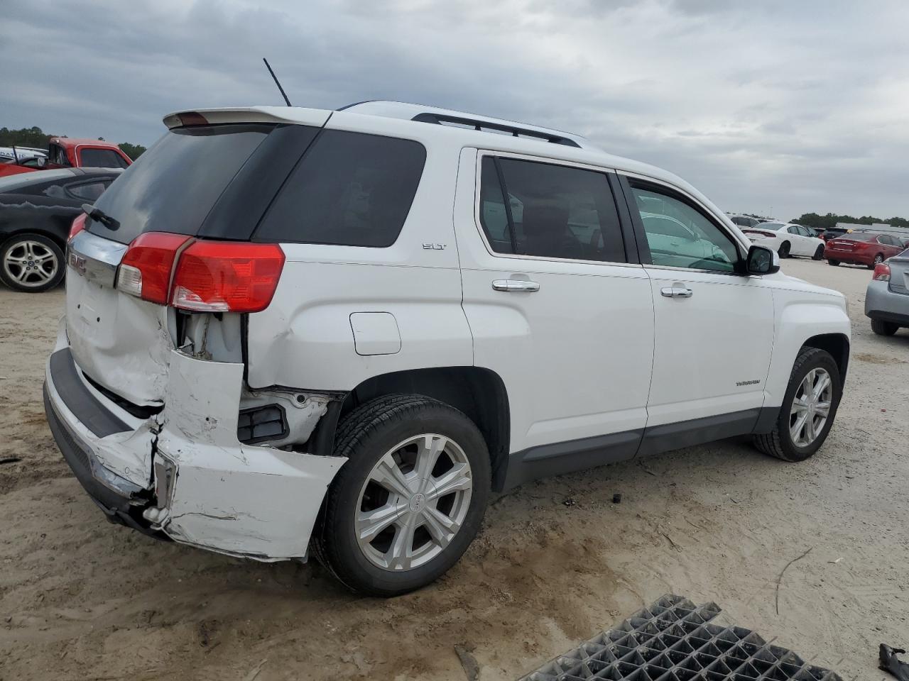 2016 GMC Terrain - Image 3