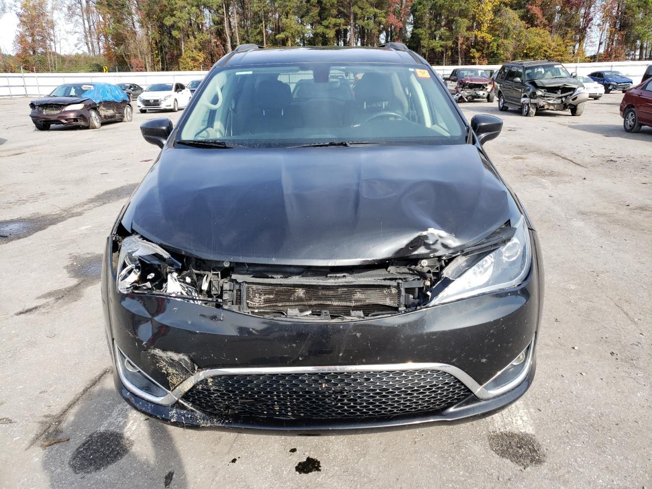 2017 Chrysler Pacifica - Image 5