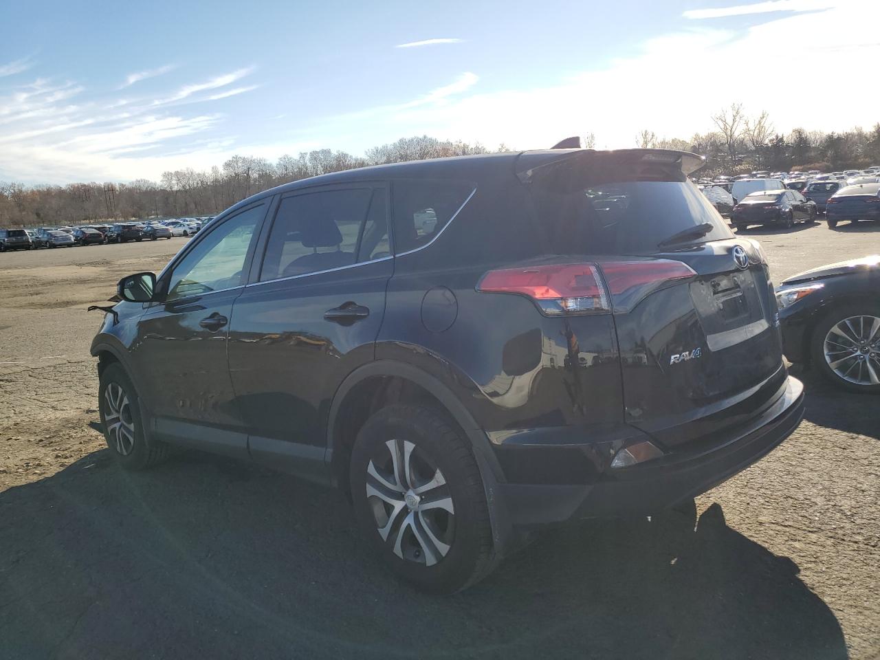 VIN 2T3BFREVXJW780487 2018 TOYOTA RAV4 no.2