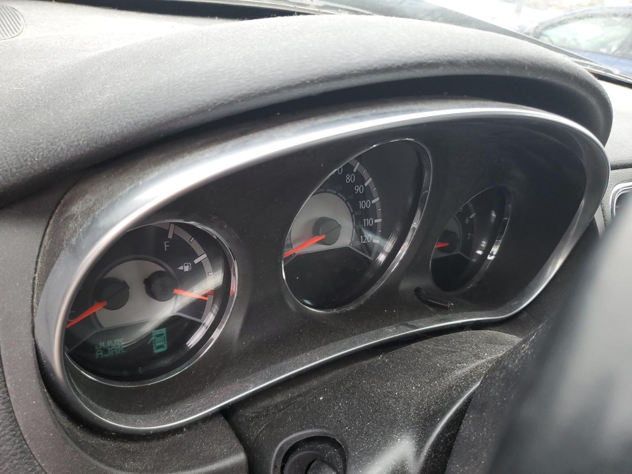 2013 Chrysler 200 - Image 9