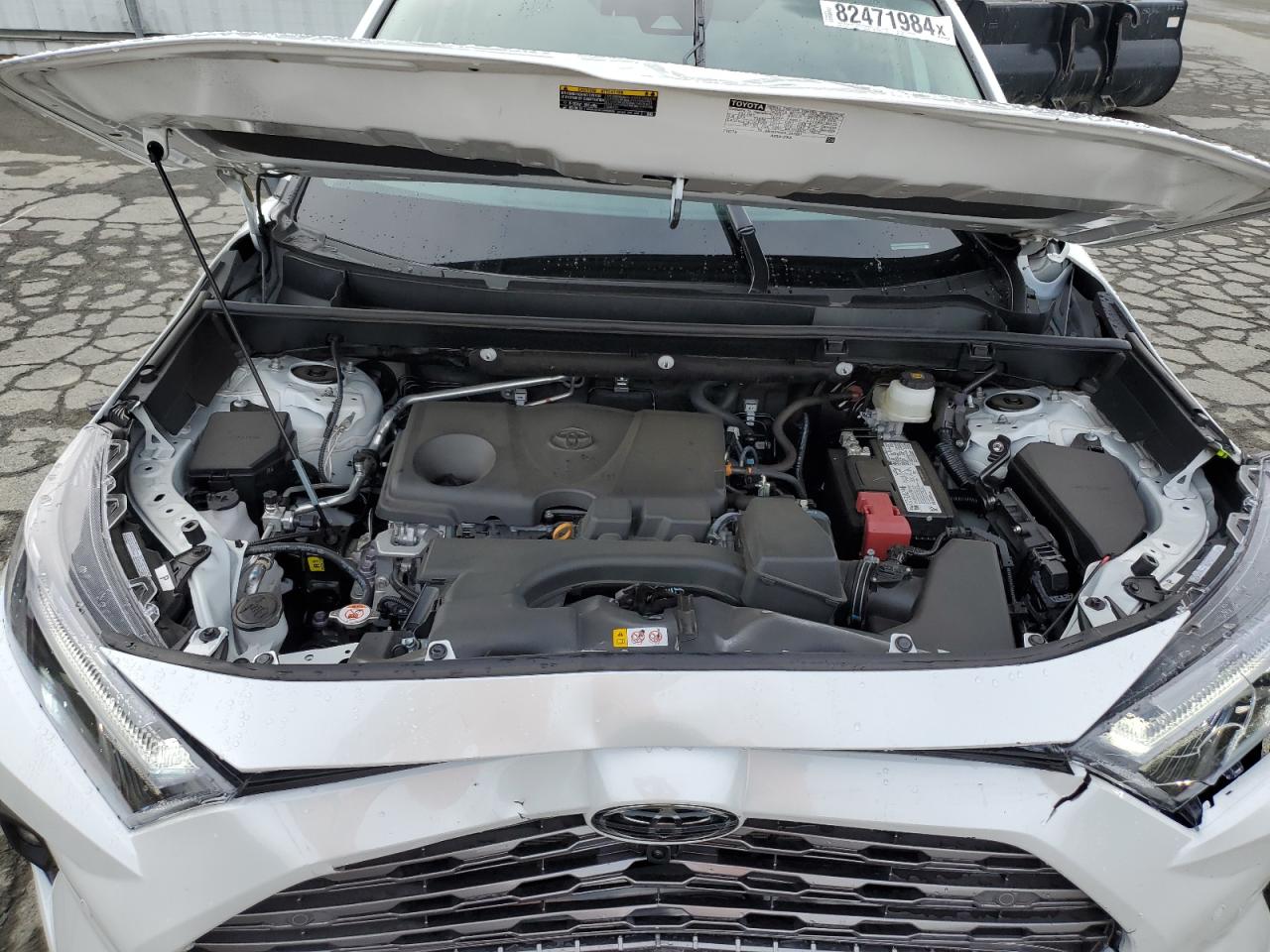2023 Toyota RAV 4 - Image 12