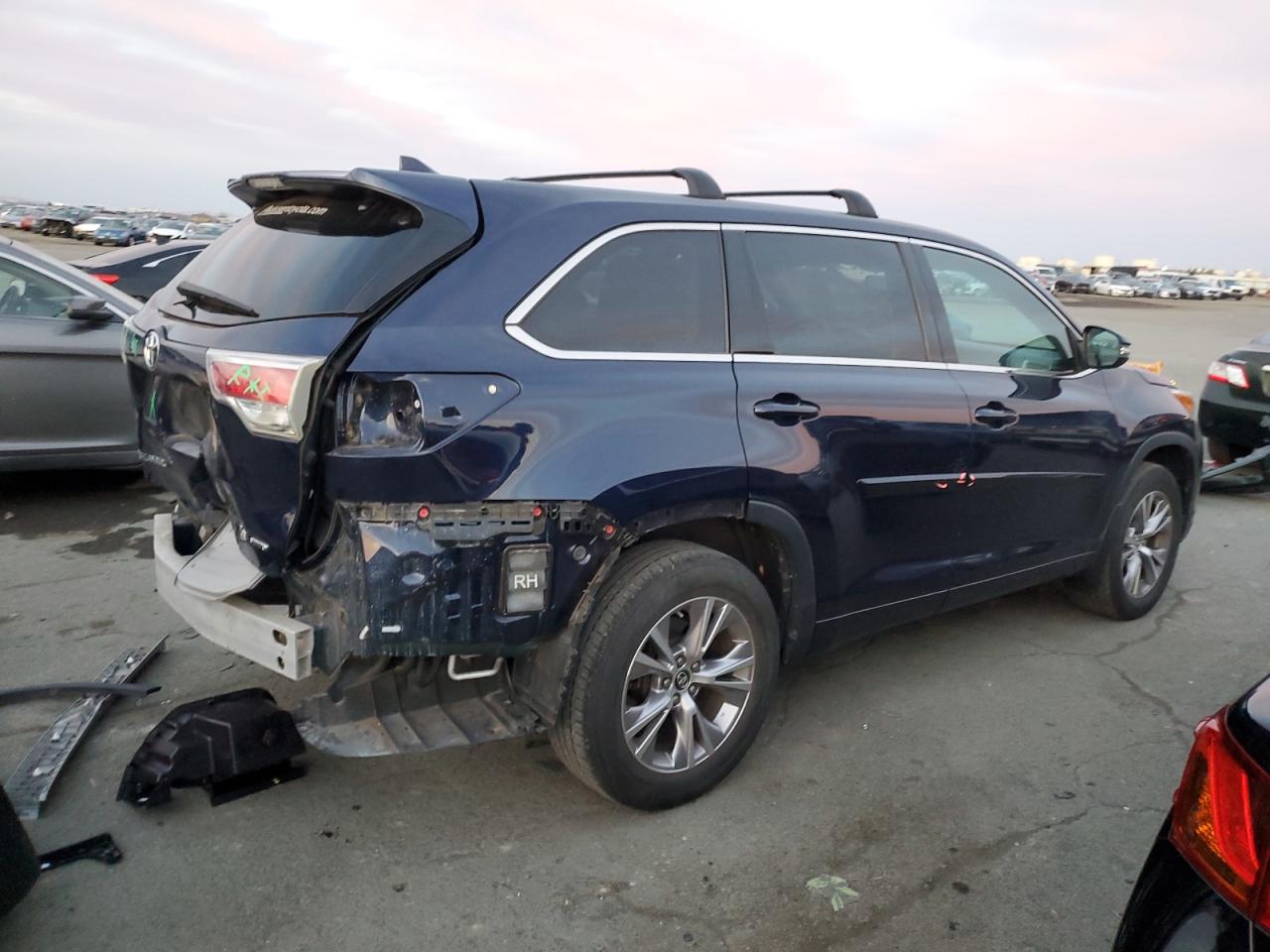 2016 Toyota Highlander - Image 3