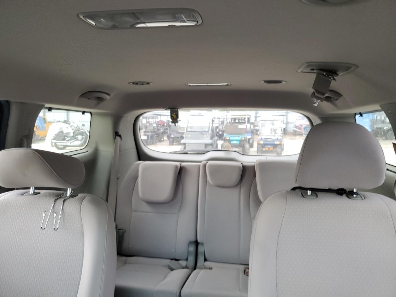 2016 Kia Sedona - Image 10