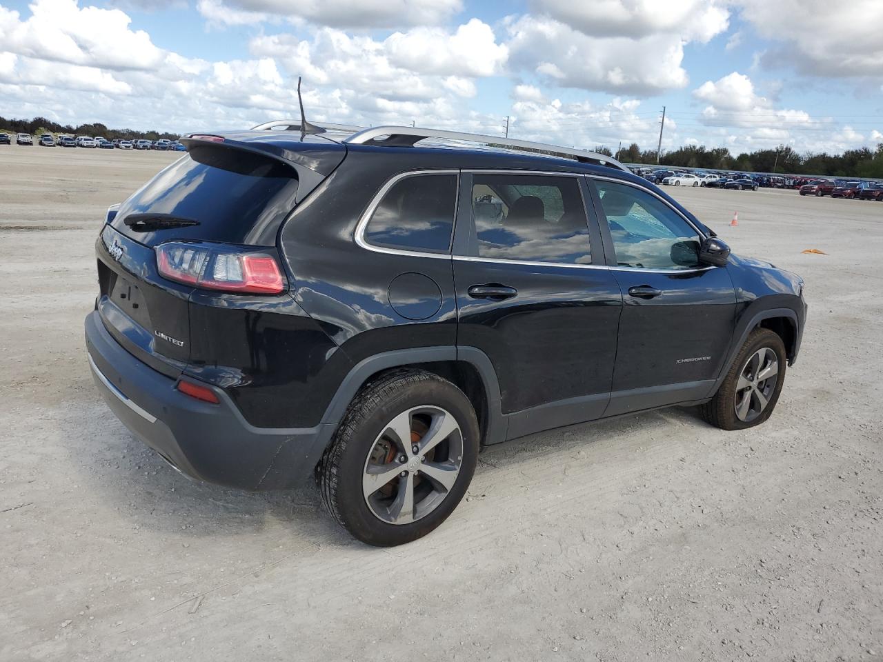 2019 Jeep Grand Cherokee - Image 3