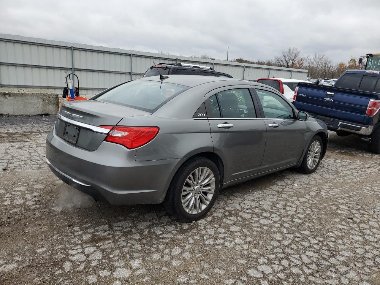 2012 Chrysler 200 - Image 3