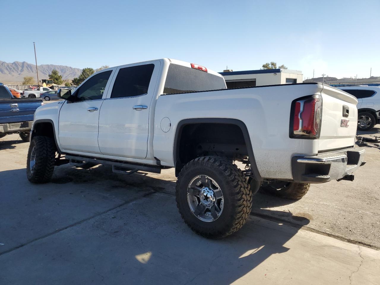 2017 GMC Sierra - Image 2