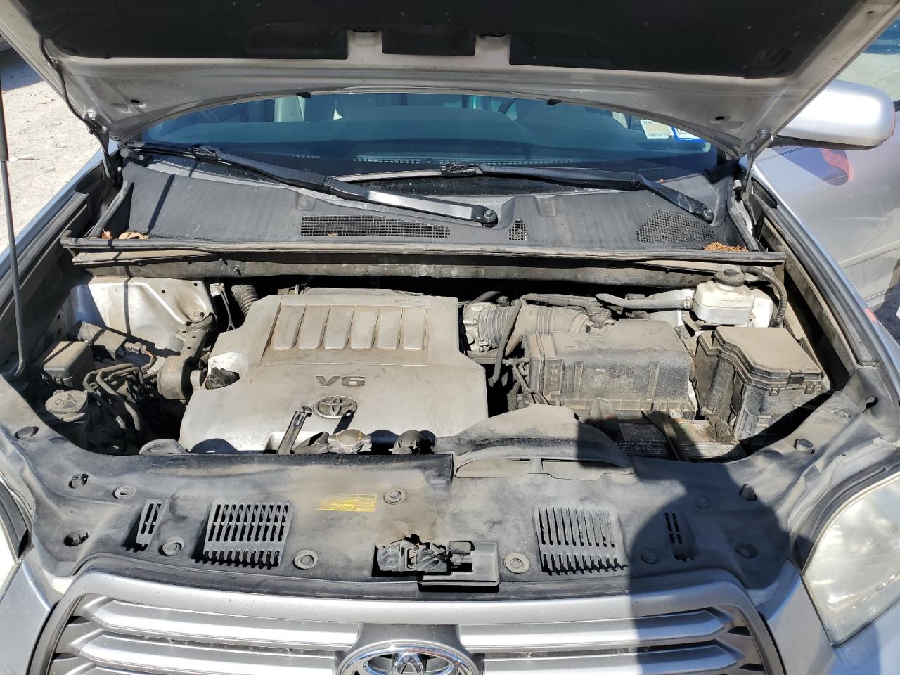 2010 Toyota Highlander - Image 12