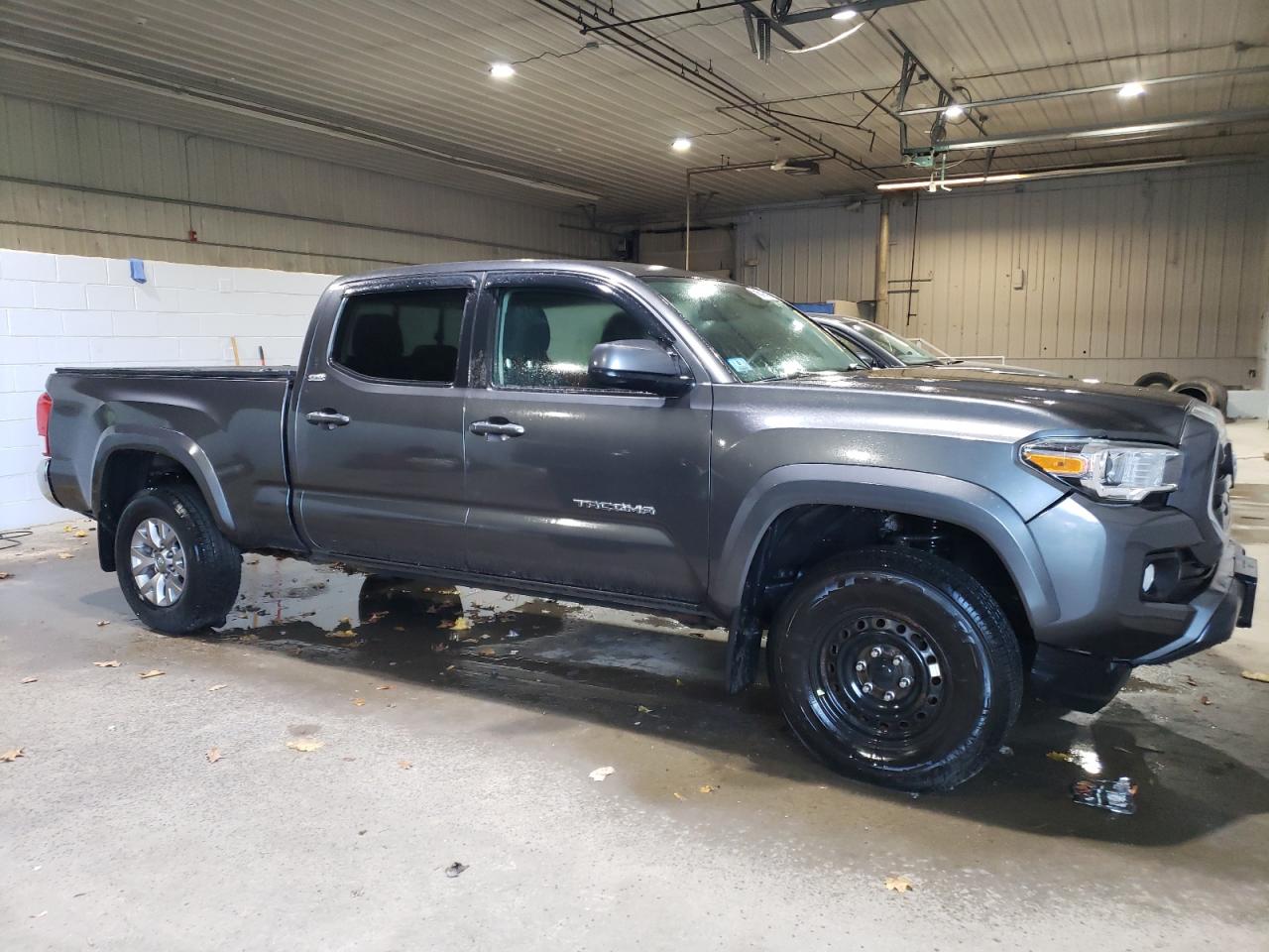 2016 Toyota Tacoma - Image 4