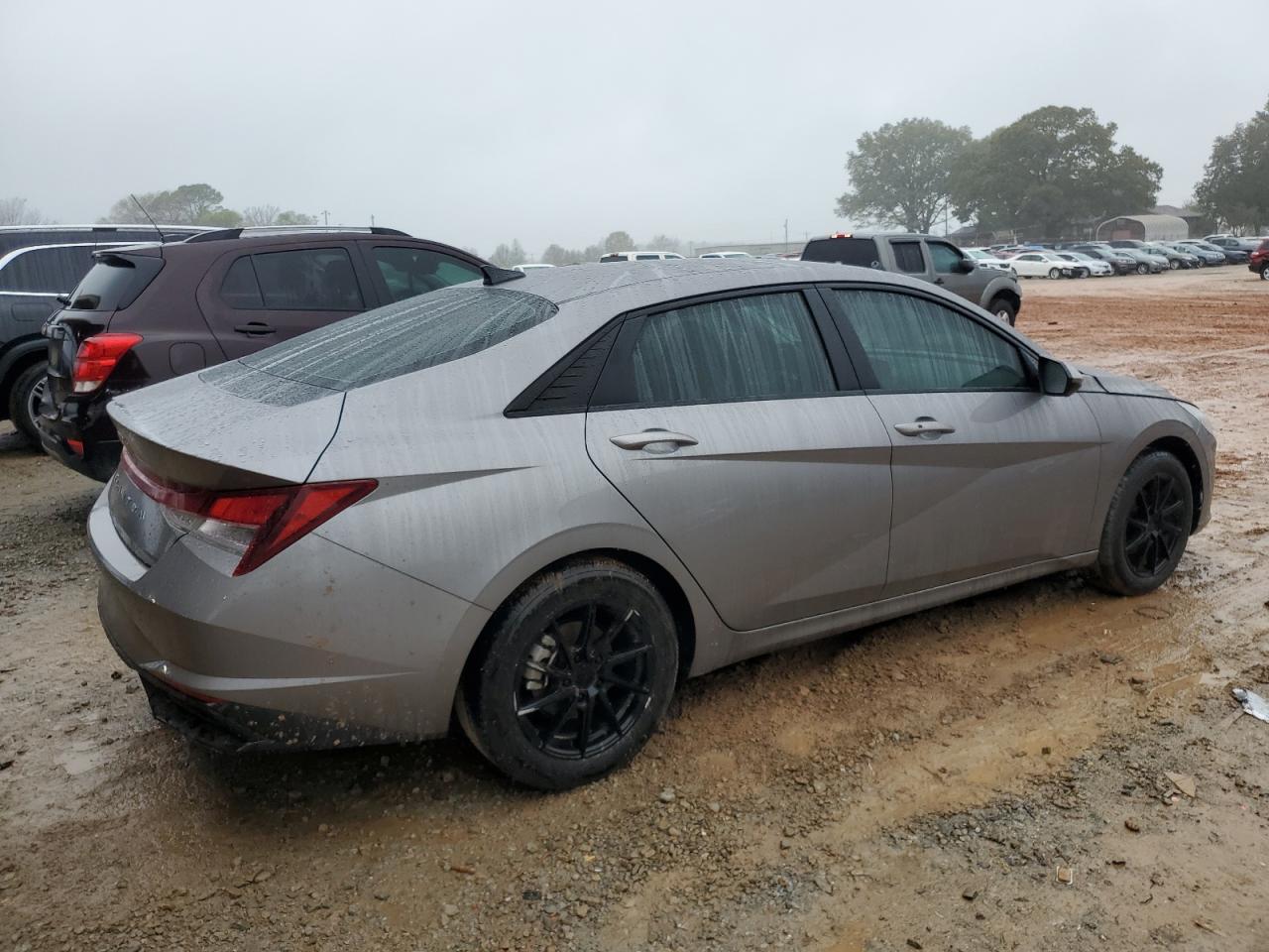 2023 Hyundai Elantra - Image 3