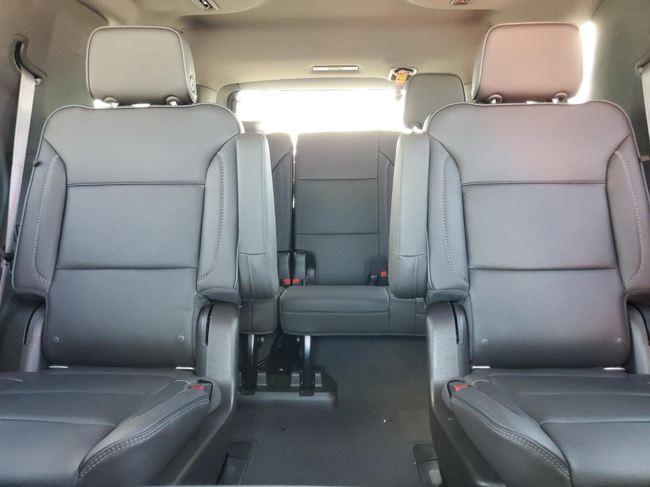 2021 GMC Yukon - Image 10