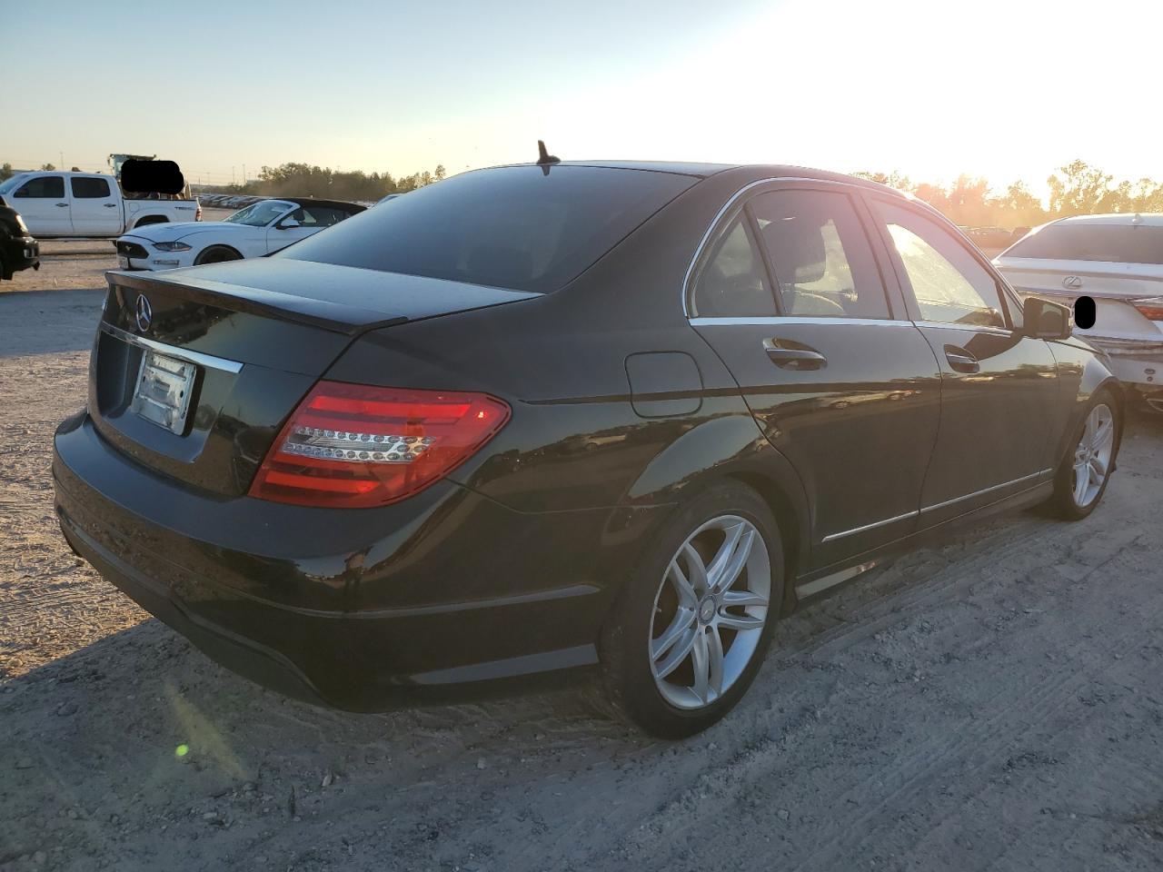 VIN WDDGF4HB9DR262973 2013 MERCEDES-BENZ C-CLASS no.3