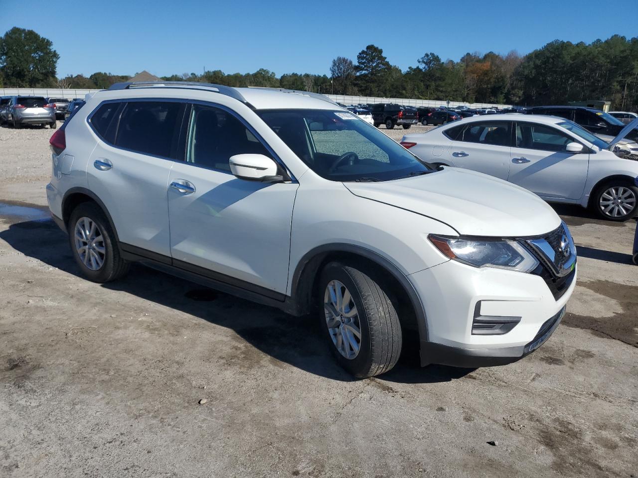 2017 Nissan Rogue - Image 4