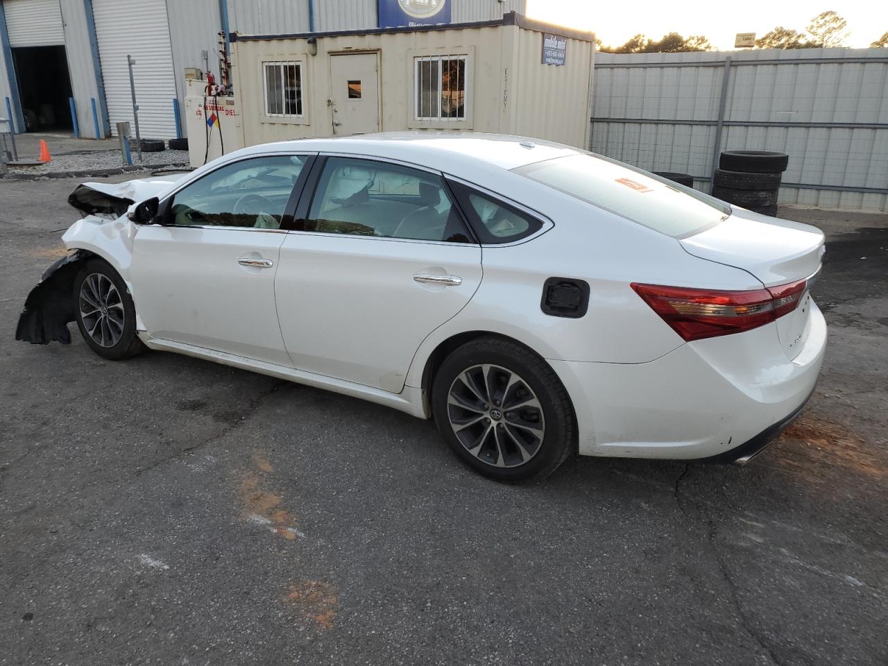 VIN 4T1BK1EB5JU278367 2018 TOYOTA AVALON no.2