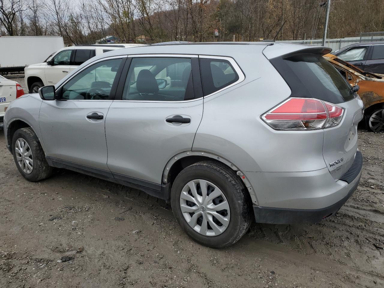 2016 Nissan Rogue - Image 2