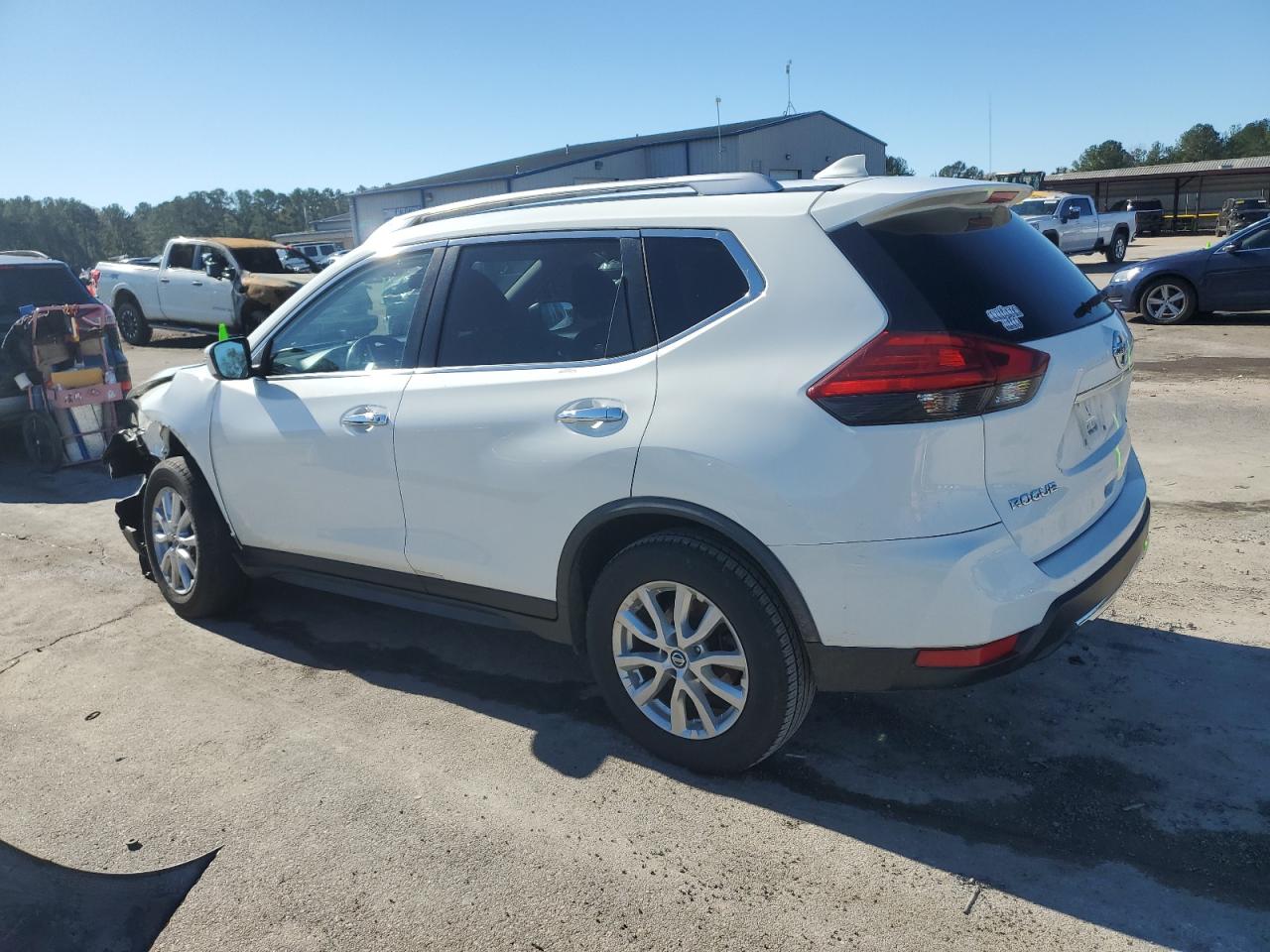 2017 Nissan Rogue - Image 2