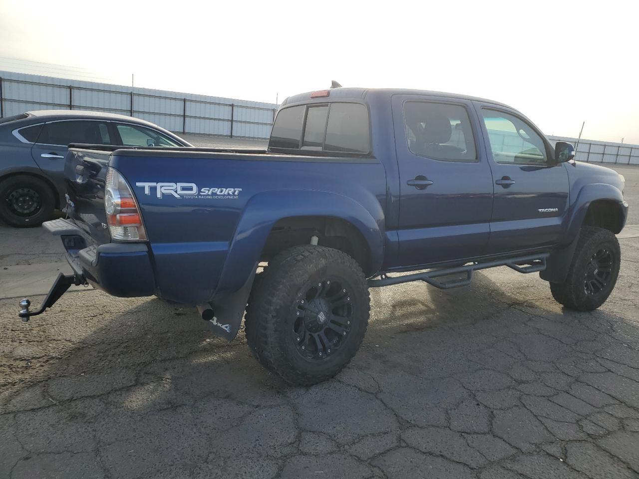2015 Toyota Tacoma - Image 3