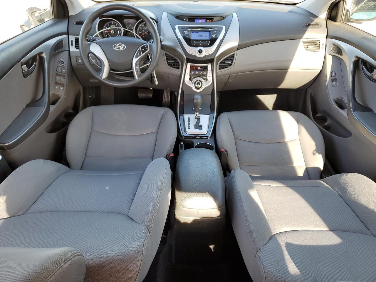 2012 Hyundai Elantra - Image 8