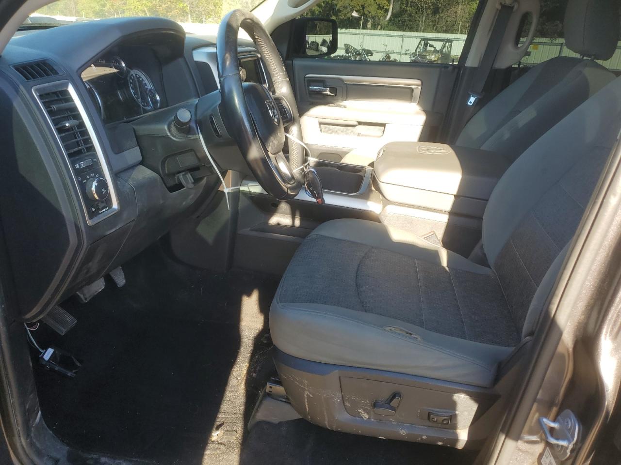 2016 RAM 1500 - Image 7
