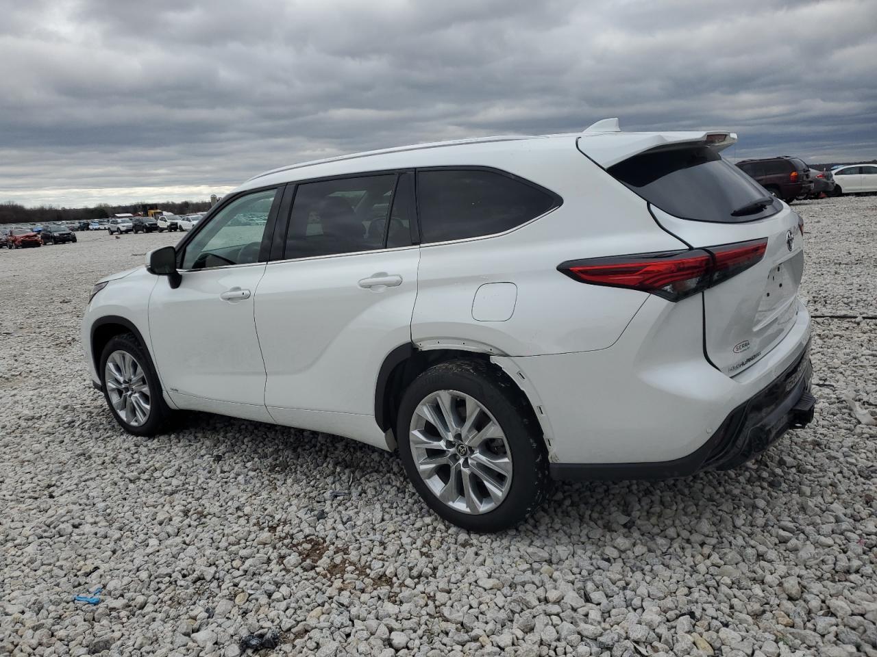2022 Toyota Highlander - Image 2
