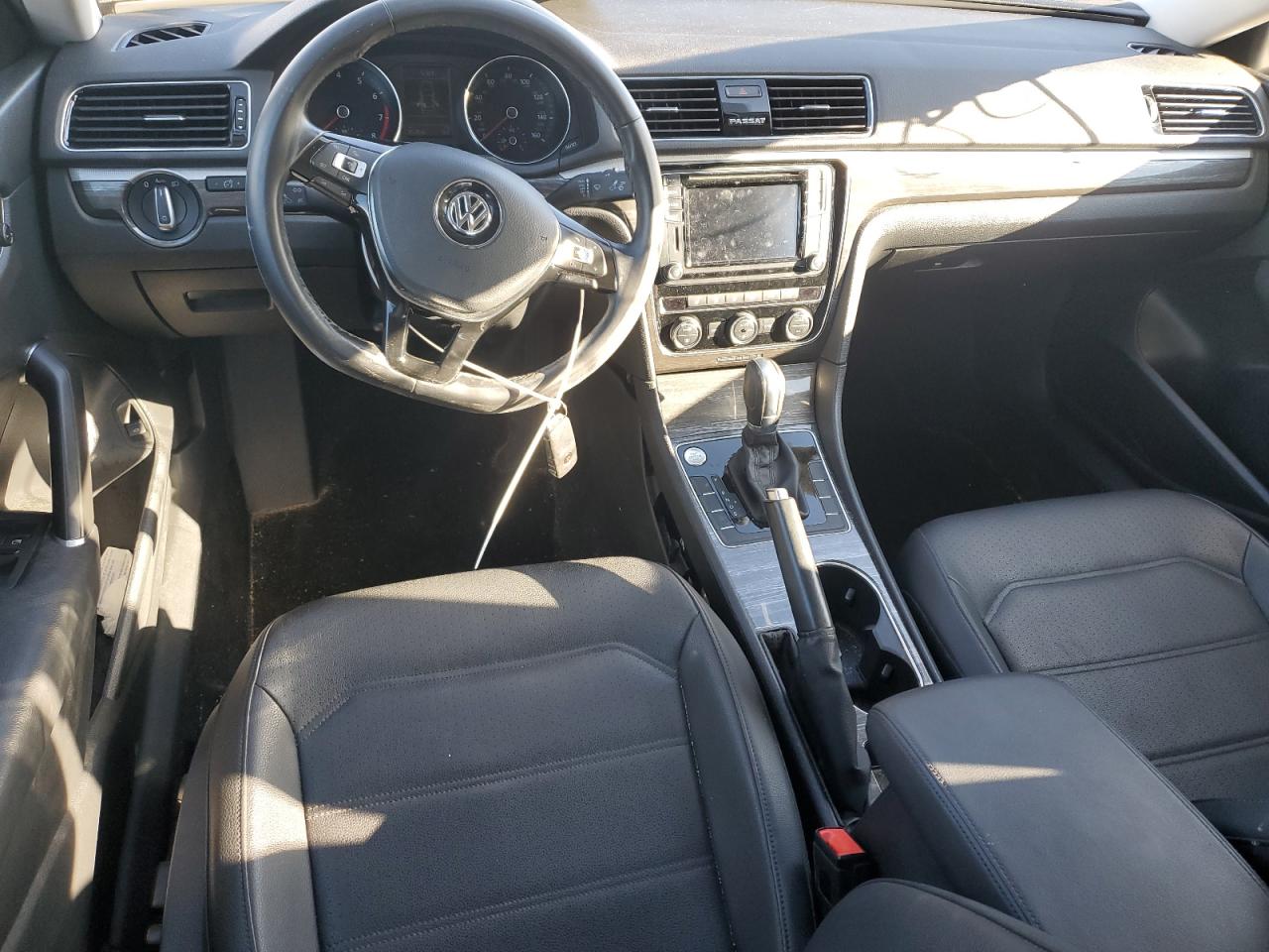 2018 Volkswagen Passat - Image 8