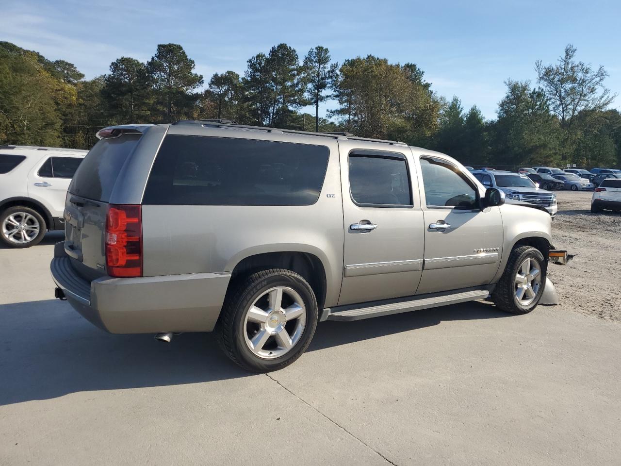2012 Chevrolet Suburban - Image 3