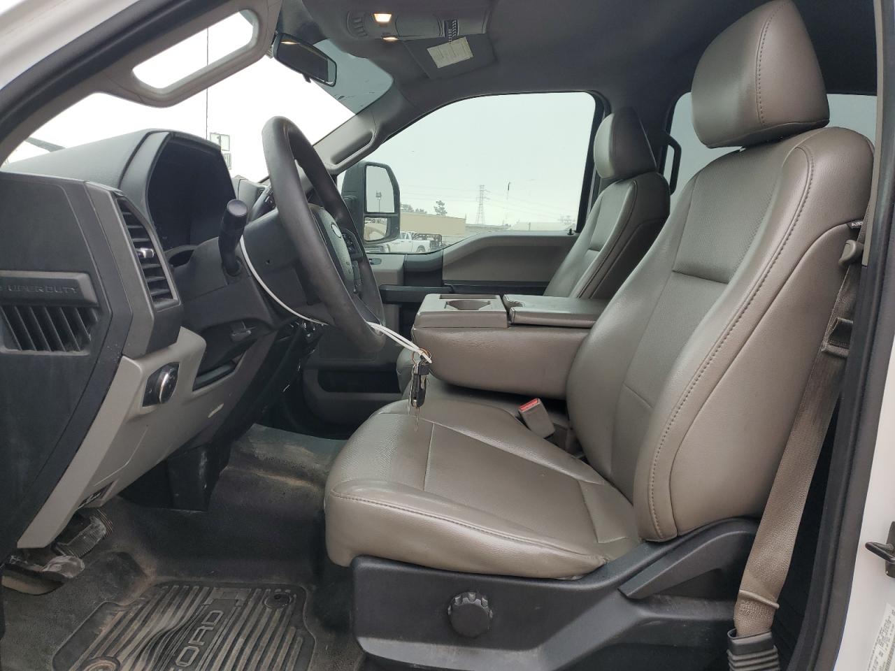 2017 Ford F350 - Image 7