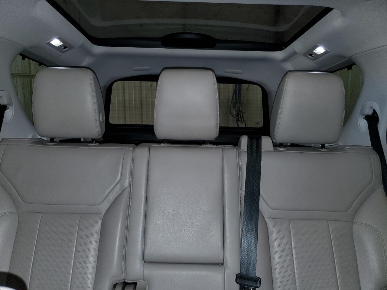 2020 Land Rover Discovery - Image 10