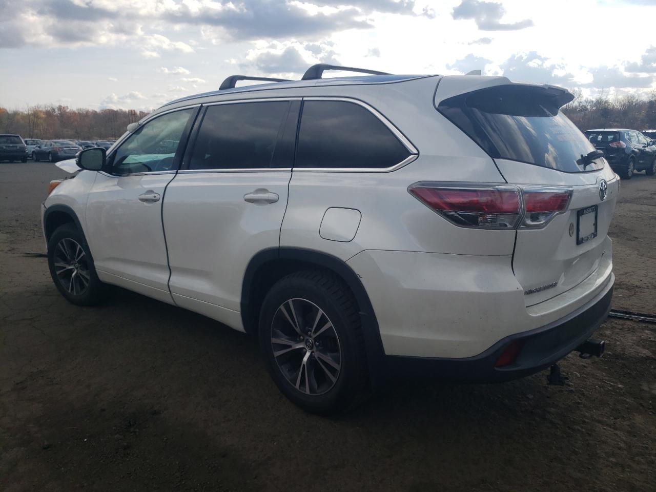 2016 Toyota Highlander - Image 2