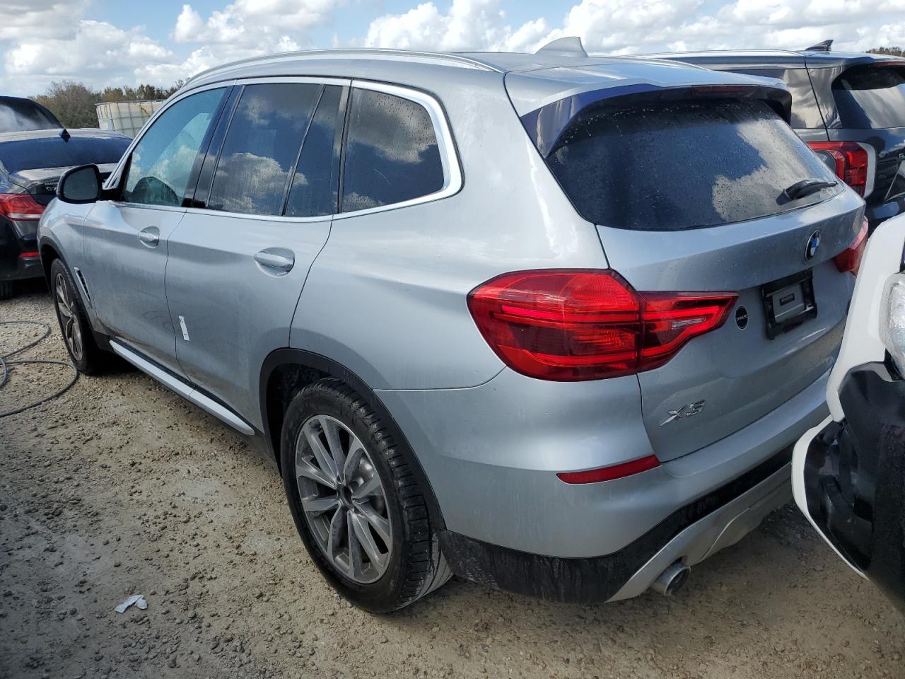 VIN 5UXTR9C50KLR05854 2019 BMW X3 no.2